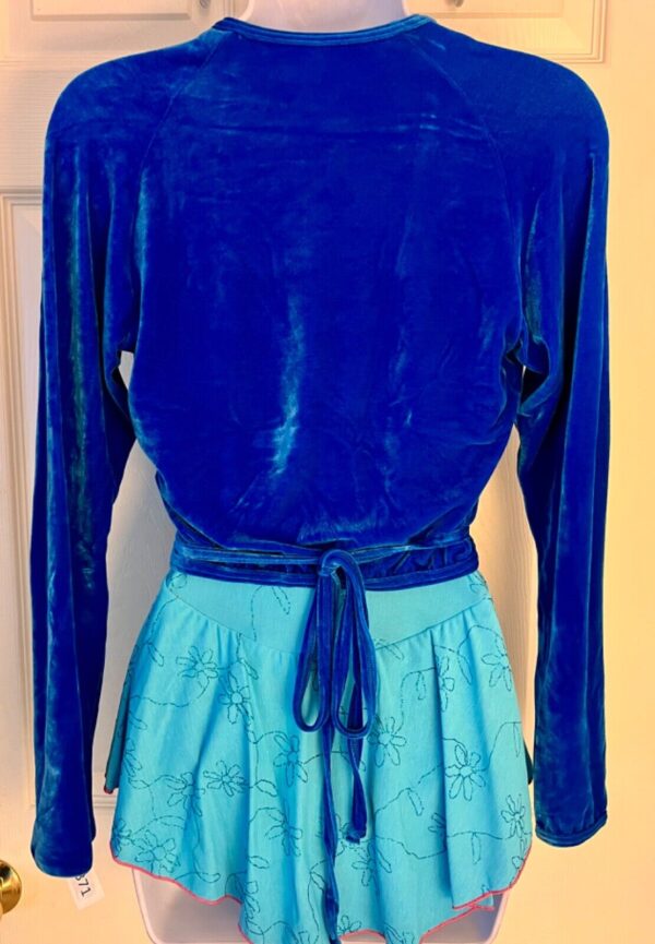 GK ROYAL VELVET  LADIES SMALL L/S WRAP W/ TIE SKATE BALLET DANCE CASUAL JACKET S - Image 2