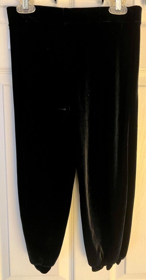 GK ELITE DANCE LADIES SMALL BLACK SMOOTH VELVET CUFFED CAPRI PANTS Sz AS NWT! - Image 4