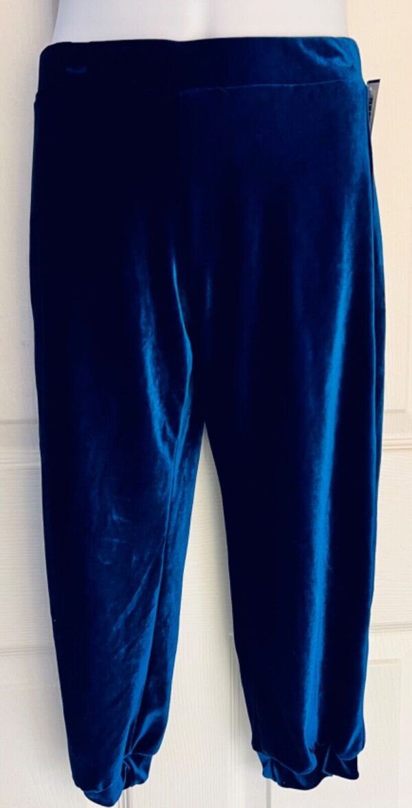 GK ELITE DANCE LADIES SMALL BLUE SMOOTH VELVET CUFFED CAPRI PANTS Sz AS NWT! - Image 4