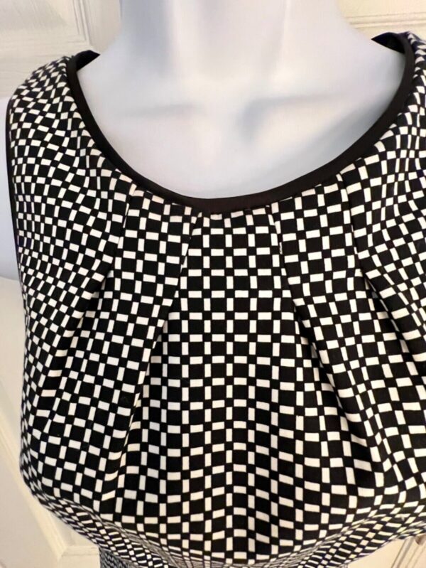 White House Black Market Size 2 Slvls Peplum Black White Top - Image 4