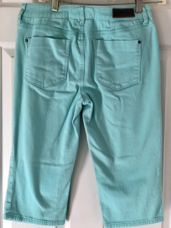 DONNA KARAN NYC LADIES SIZE 4 TEAL CAPRI JEANS Sz 4 EUC! - Image 3