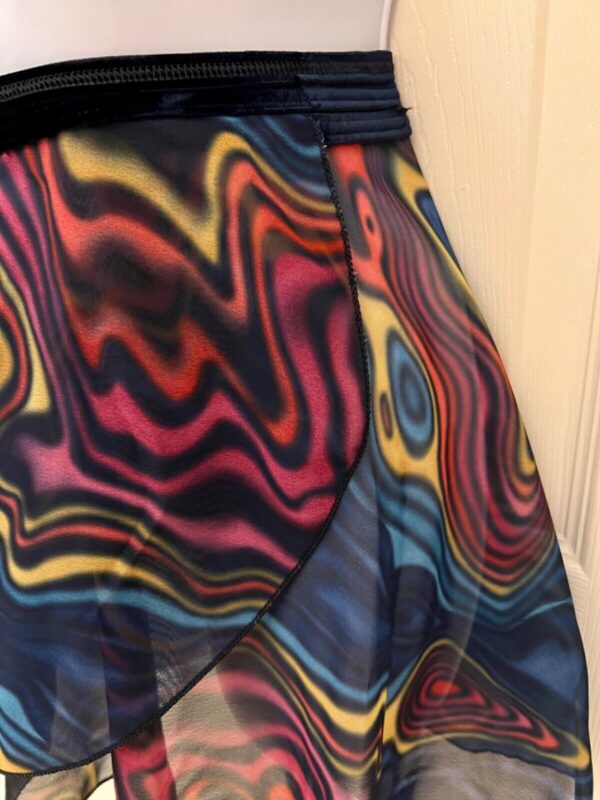 GK DANCE WRAP SKIRT ADULT MEDIUM ABSTRACT WAVE PATTERN BLACK VELVET TIE SZ M NWT - Image 3