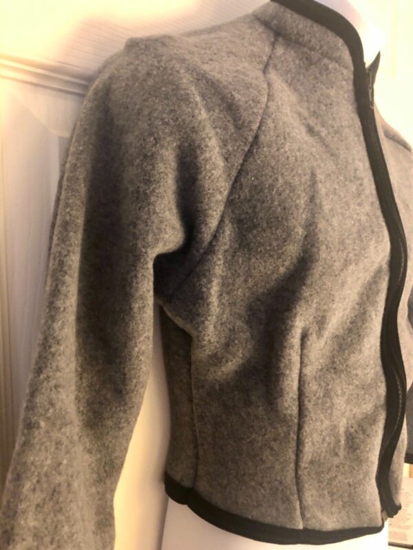 GK FITTED ICE SKATE JACKET CHILD LARGE GRAY FLEECE VELVET TRIM ZIP Sz CL NWT! - Image 4