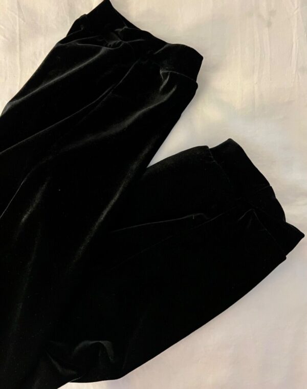 GK ELITE DANCE CHILD LARGE BLACK SMOOTH VELVET CUFFED CAPRI PANTS JAZZ Sz CL NWT - Image 2