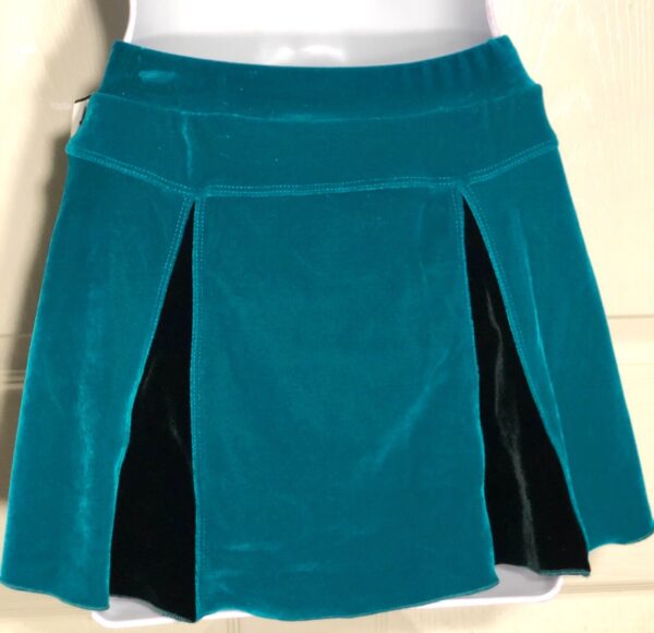 GK ICE SKATE SKIRT ADULT SMALL GREEN VELVET BLACK PLEATS PULL ON SKIRT Sz AS NWT - Image 5