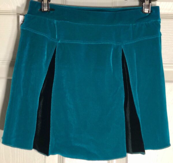 GK ICE SKATE SKIRT ADULT SMALL GREEN VELVET BLACK PLEATS PULL ON SKIRT Sz AS NWT - Image 7