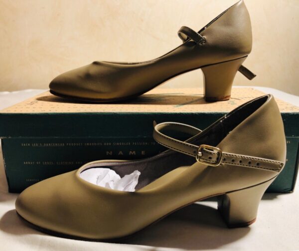 NIB! LEOâ€™S JUNIOR CHORUS LINE LS3305L 1.5" HEEL TAP SHOES TAN LADIES 6.5 M