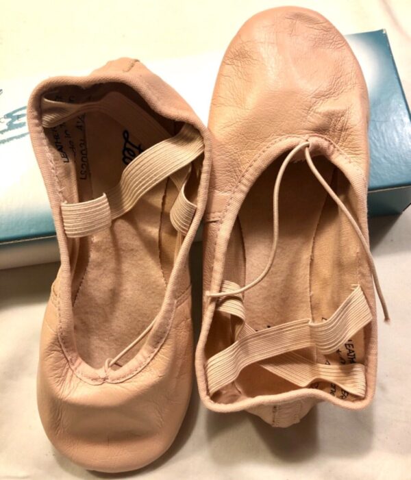 LEO'S BALLET SHOES ADULT SIZE 4.5 LEATHER ENSEMBLE Sz 4.5 LS2003L NEW IN BOX! - Image 2