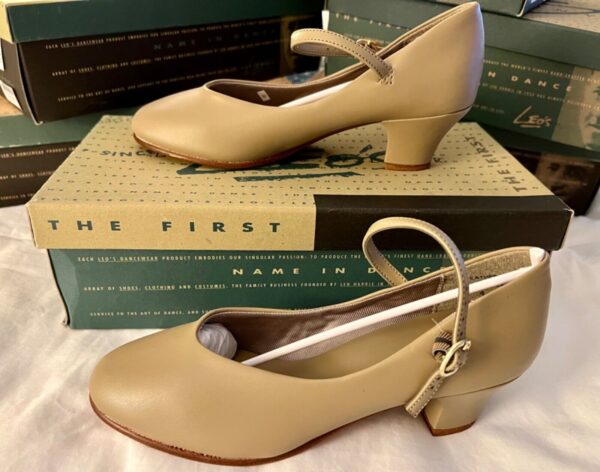 LEOâ€™S JUNIOR CHORUS LINE LADIES 4.5 TAP SHOES STYLE 321 TAN LADIES Sz 4.5 M NIB!