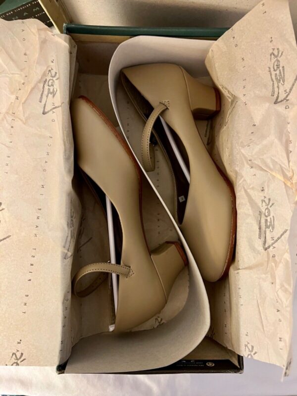 LEOâ€™S JUNIOR CHORUS LINE LADIES 4.5 TAP SHOES STYLE 321 TAN LADIES Sz 4.5 M NIB! - Image 5