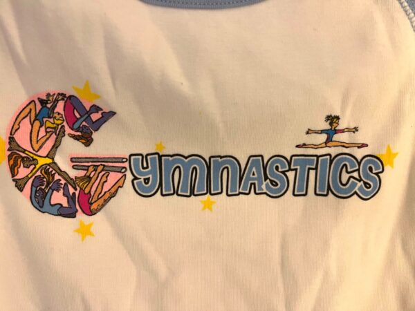 GK 'GYMNASTICS' CHILD SMALL GRAPHIC COTTON WHITE T-SHIRT BLUE CAP SLVS SZ S NWT! - Image 2