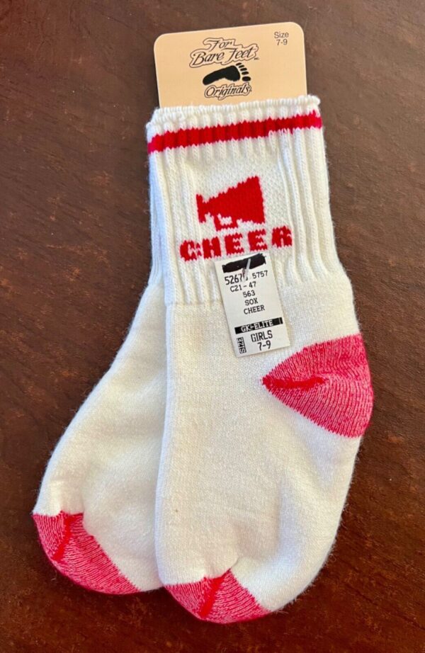 CHEER! UNISEX KIDS 7-9 WARM COMFY SOCKS WHITE W/ RED 'CHEER' MEGAPHONE GRAPHICS