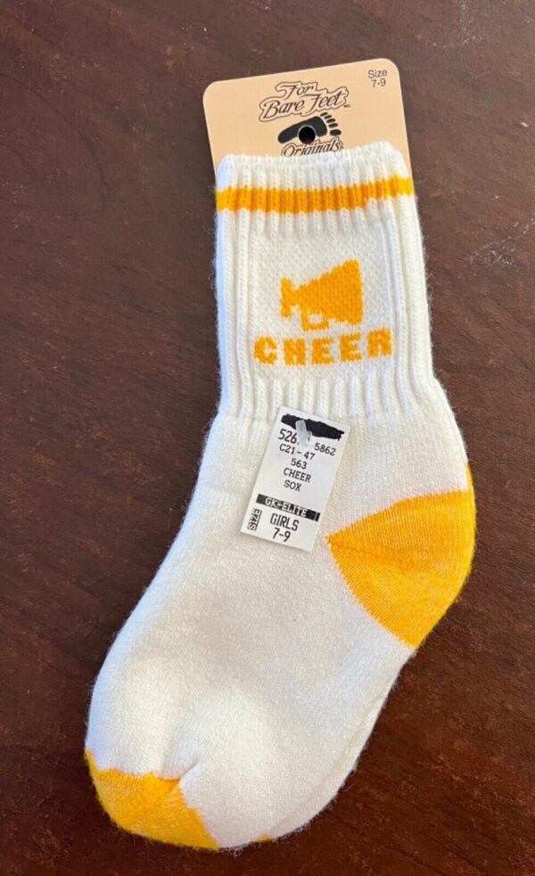 CHEER! UNISEX KIDS 7-9 WARM COMFY SOCKS WHITE W/ GOLD 'CHEER' MEGAPHONE GRAPHICS