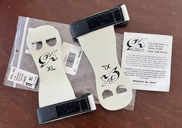 NWT! GK ELITE SPORTSWEAR HAND GRIPS WITH STRAPS #GK32 BLACK SIZE XL