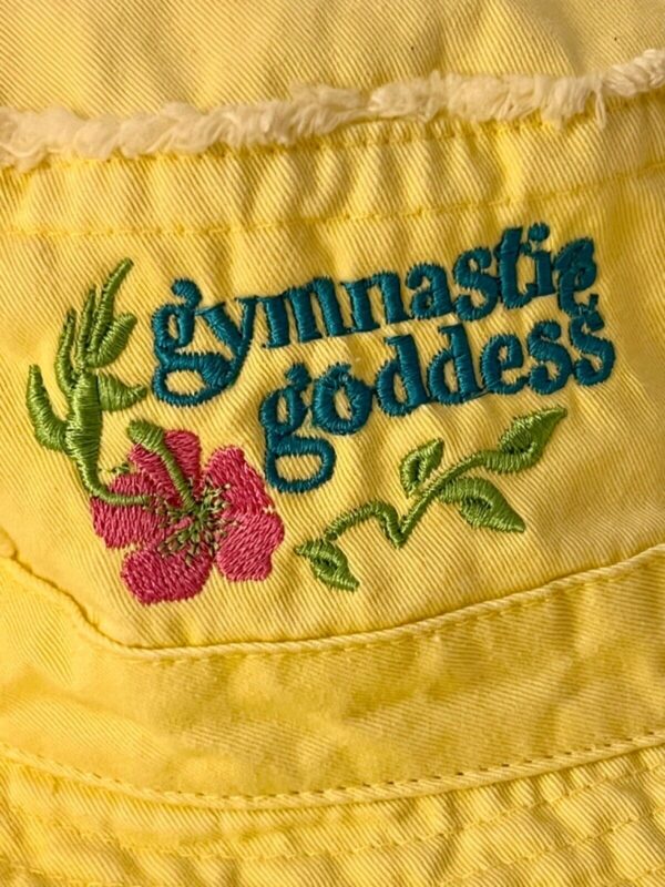 â€œGYMNASTIC GODDESSâ€ EMBROIDERY FUN FRING WASHED COTTON YELLOW BUCKET HAT Sz XL - Image 2