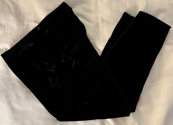 GK ELITE GIRLS LARGE BLACK SMOOTH VELVET CROP CAPRI TIGHTS Sz CL NWT! - Image 4