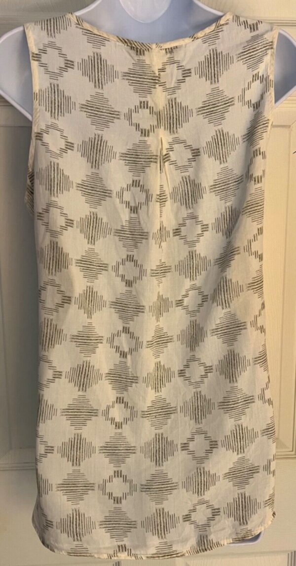 NORTH FACE LADIES MEDIUM SLVLS LIGHTWEIGHT OLIVE PRINT FAUX BUTTONS TOP Sz M EUC - Image 8