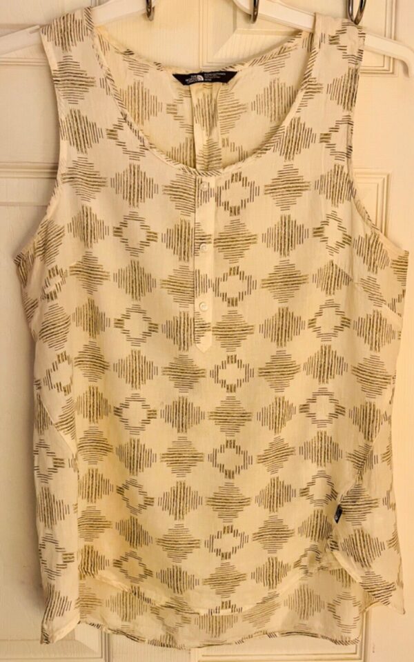 NORTH FACE LADIES MEDIUM SLVLS LIGHTWEIGHT OLIVE PRINT FAUX BUTTONS TOP Sz M EUC - Image 9