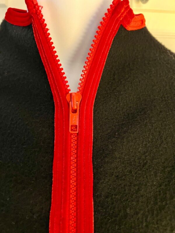 GK ICE SKATE JACKET ADULT SMALL BLACK FLEECE RED VELVET TRIM RELAX FIT ZIP SZ S - Image 2