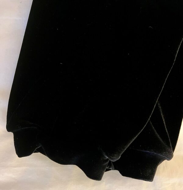 GK ELITE DANCE LADIES X-SMALL BLACK SMOOTH VELVET CUFFED CAPRI PANTS Sz AXS NWT! - Image 7