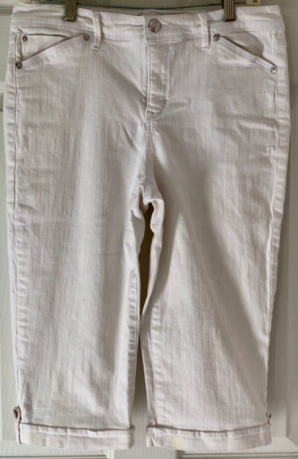 GLORIA VANDERBILT LADIES SIZE 6 WHITE MARNIE SKIMMER CAPRI PANTS Sz 6 EUC