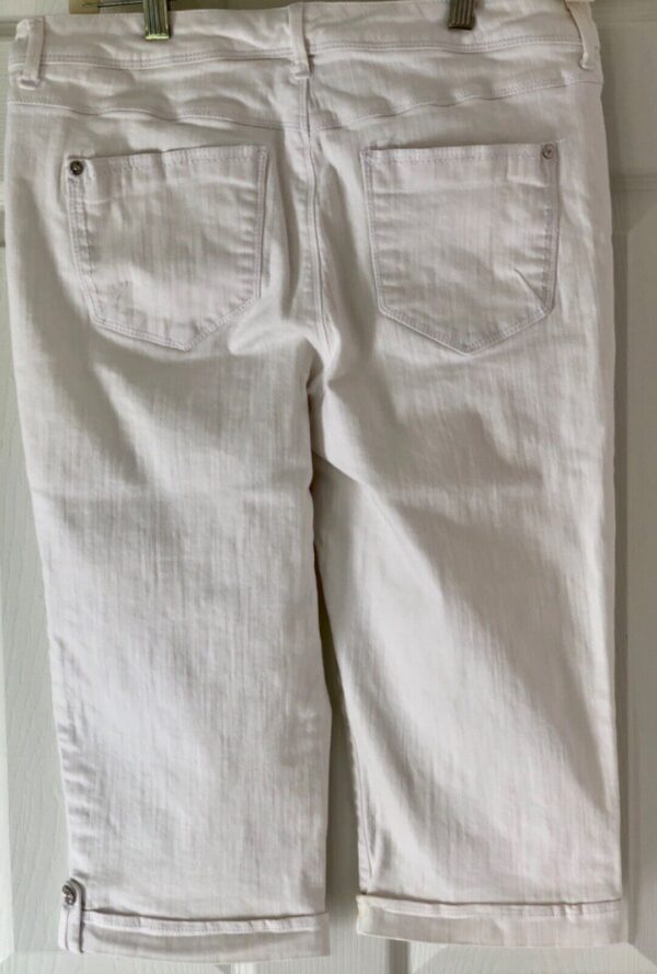 GLORIA VANDERBILT LADIES SIZE 6 WHITE MARNIE SKIMMER CAPRI PANTS Sz 6 EUC - Image 2