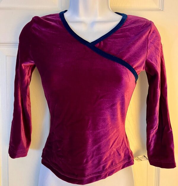 GK PURPLE VELVET LADIES SMALL 3/4 SLV BLUE VELVET TRIM SKATE DANCE CROP TOP Sz S