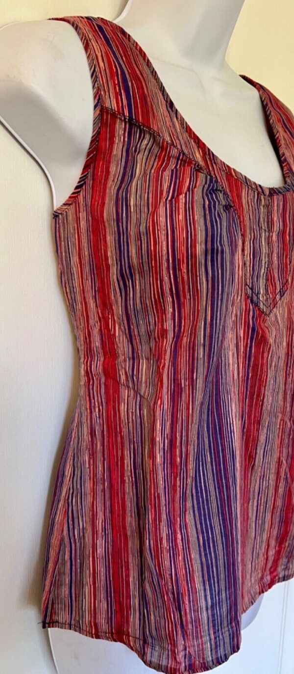 EDDIE BAUER LADIES SMALL SLVS LIGHTWT RED/BLUE LINEAR STRIPED CASUAL TOP Sz S - Image 4