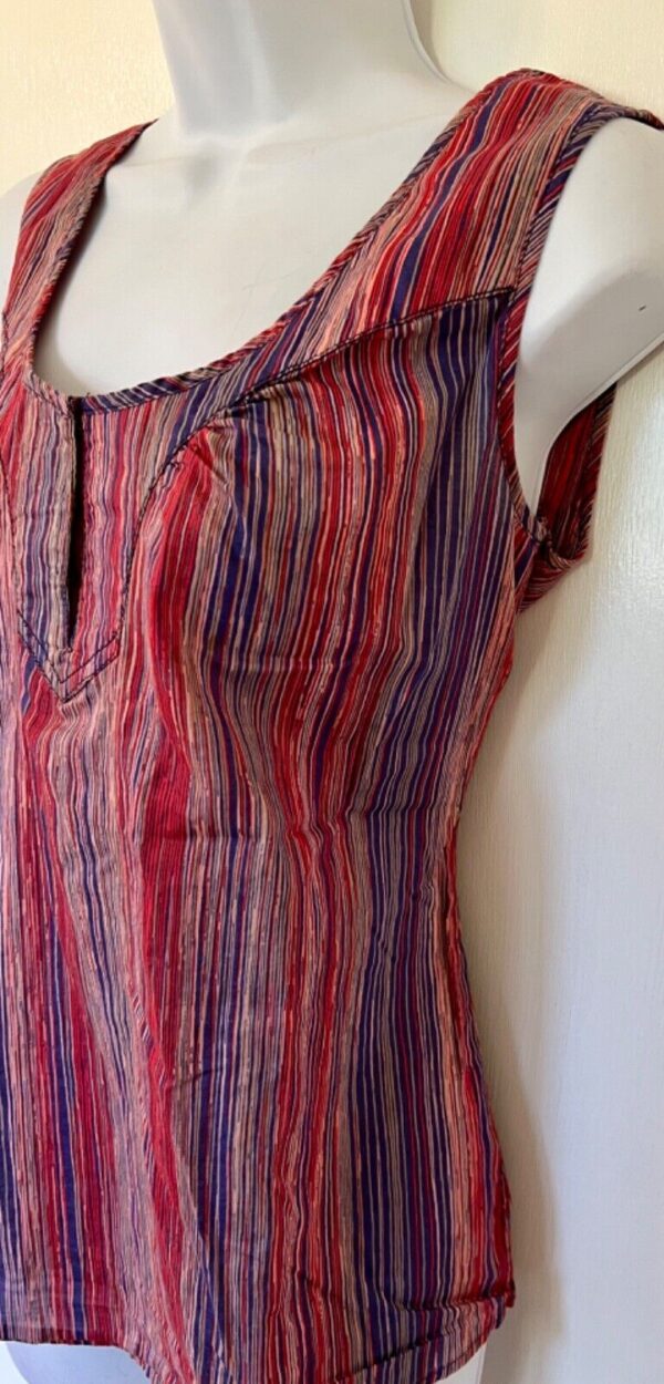 EDDIE BAUER LADIES SMALL SLVS LIGHTWT RED/BLUE LINEAR STRIPED CASUAL TOP Sz S - Image 5