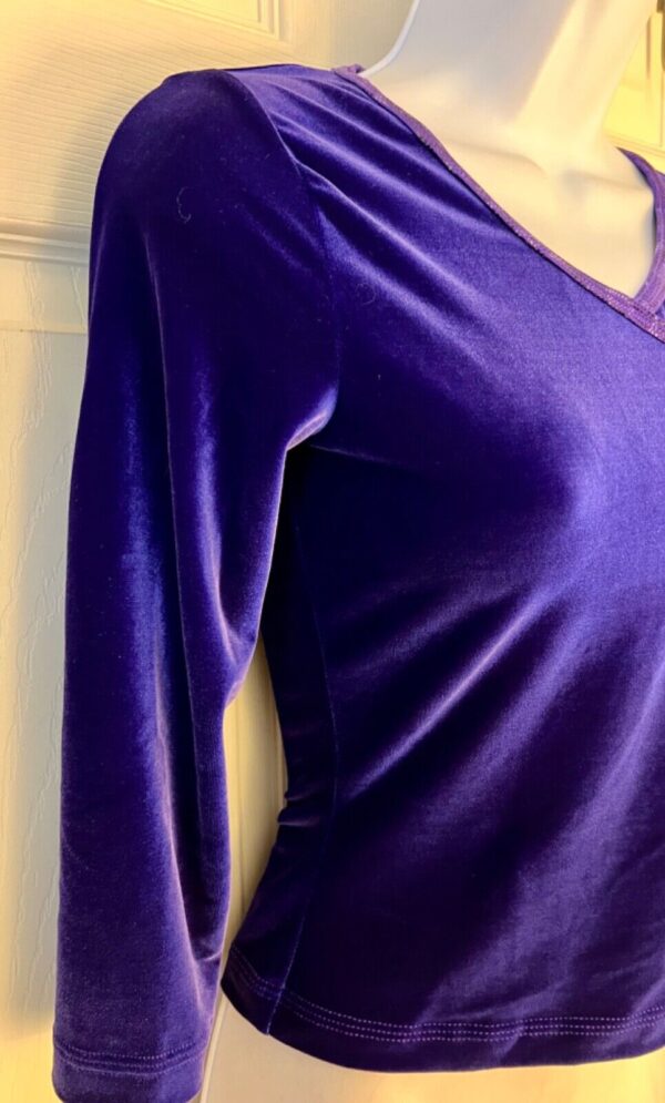 GK PURPLE VELVET LADIES MEDIUM 3/4 SLV FOIL TRIM SKATE DANCE CASUAL CROP TOP M - Image 3