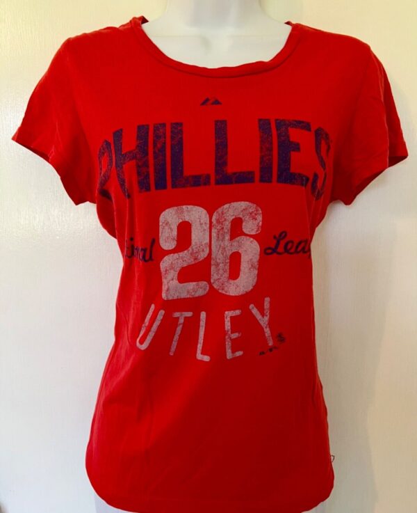 PHILLIES CHASE UTLEY WOMENS MEDIUM RED COTTON GRAPHICS T-SHIRT TOP Sz M EUC!