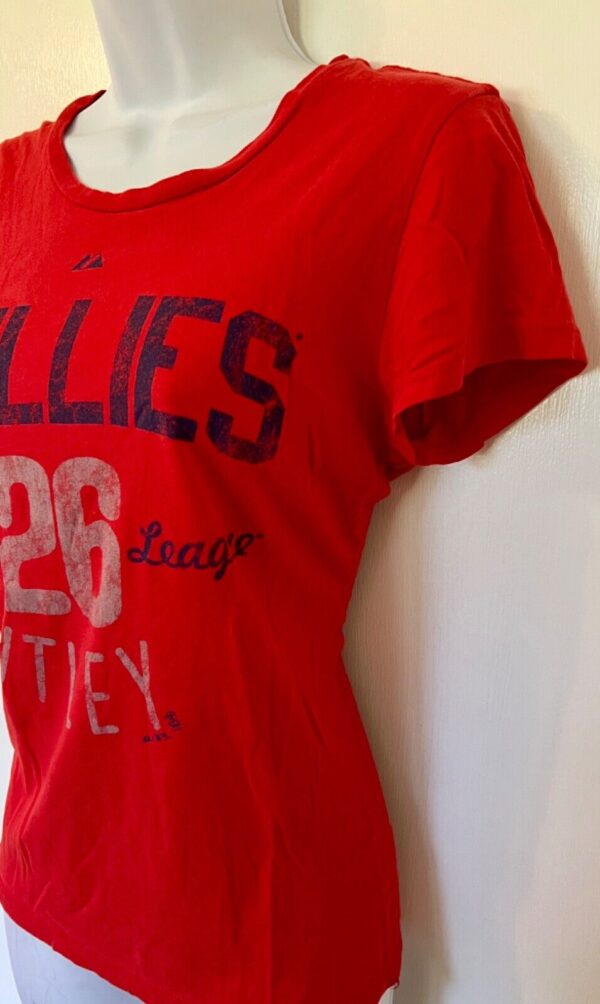 PHILLIES CHASE UTLEY WOMENS MEDIUM RED COTTON GRAPHICS T-SHIRT TOP Sz M EUC! - Image 3