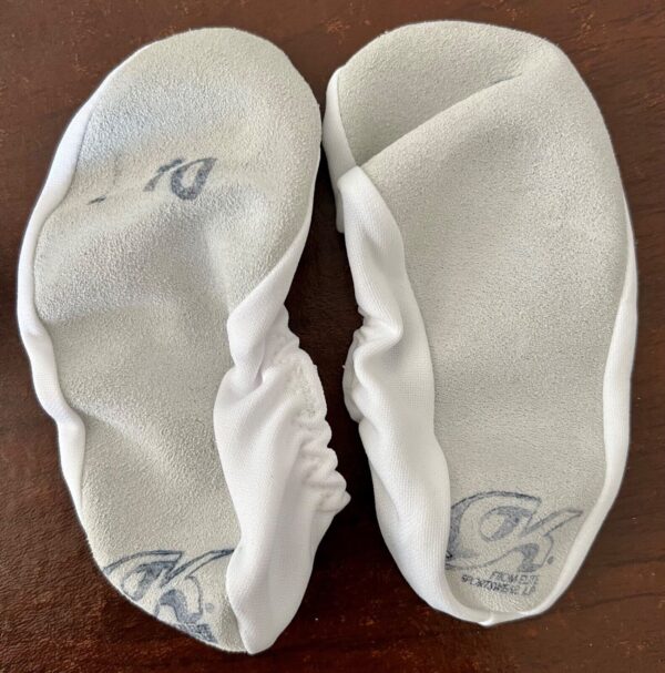 GK Elite GK21 CHILD SIZE 10 SHOE NYLON/SUEDE SOLE GYMNASTIC DANCE SLIPPERS WHITE - Image 3