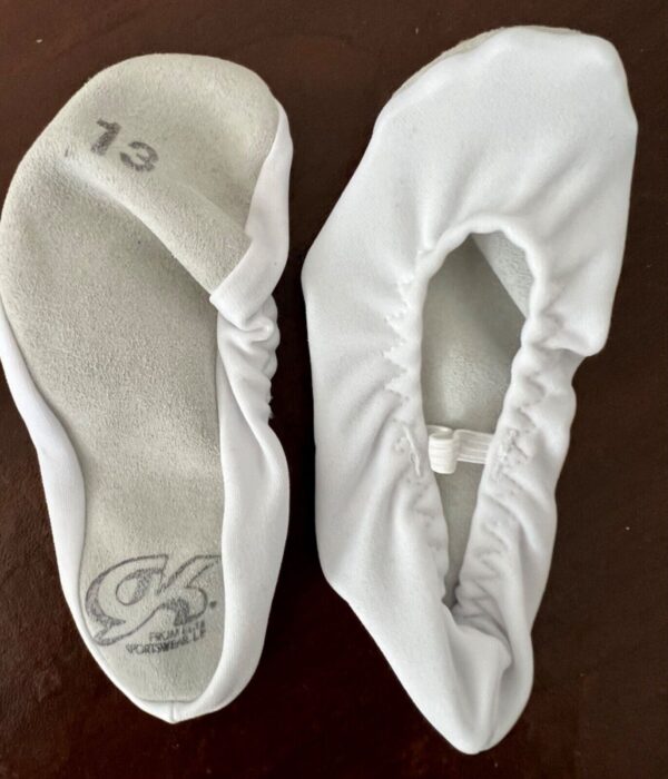 GK Elite GK21 CHILD SIZE 13 SHOE NYLON/SUEDE SOLE GYMNASTIC DANCE SLIPPERS WHITE - Image 2