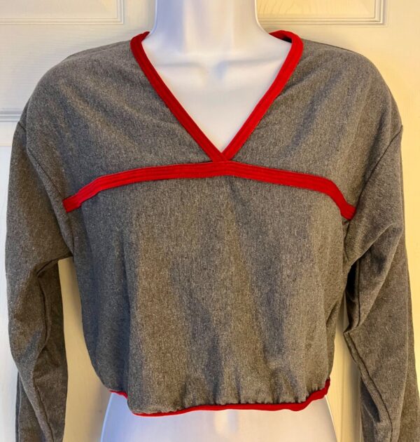 GK GRAY CROP TOP LADIES X-SMALL LgSLV COTTON/SPANDEX RED VELV TRIM ICE SKATE AXS