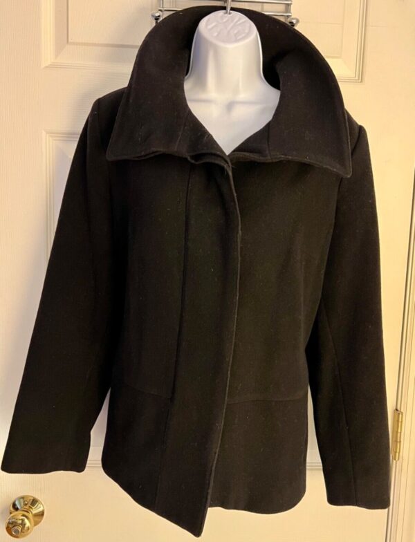 COLE HAAN WOMENS SIZE 10 BLACK WOOL CASHMERE JACKET STYLSH COLLAR HIDDEN BUTTONS