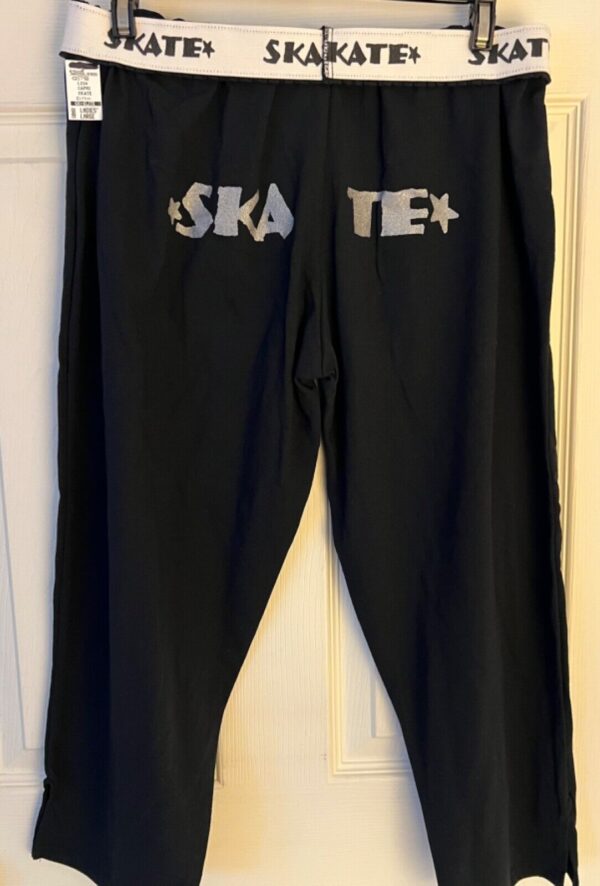 GK "SKATE" BLACK CAPRI PANTS LADIES LARGE COTTON SKATE PRINT WAIST ELASTIC  SZ L - Image 4